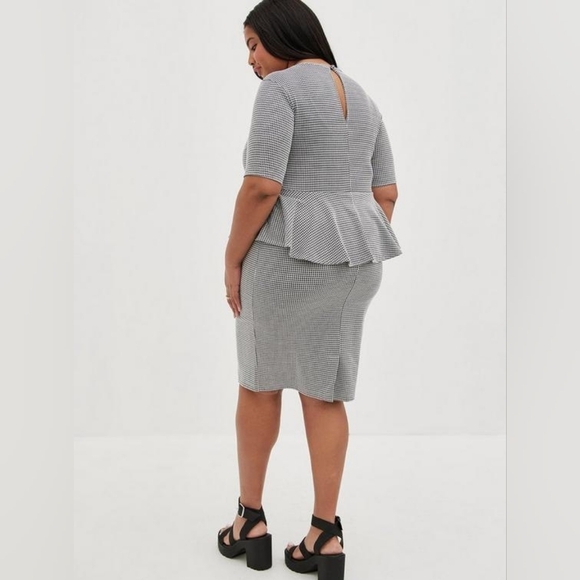Torrid peplum houndstooth dress in size 1 (14-16) - Picture 3 of 7